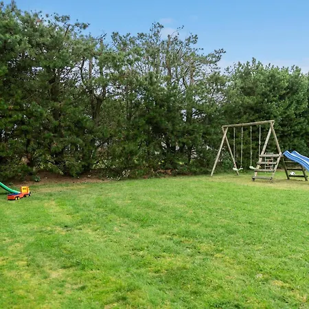 Дом отдыха Lovely In With Wifi